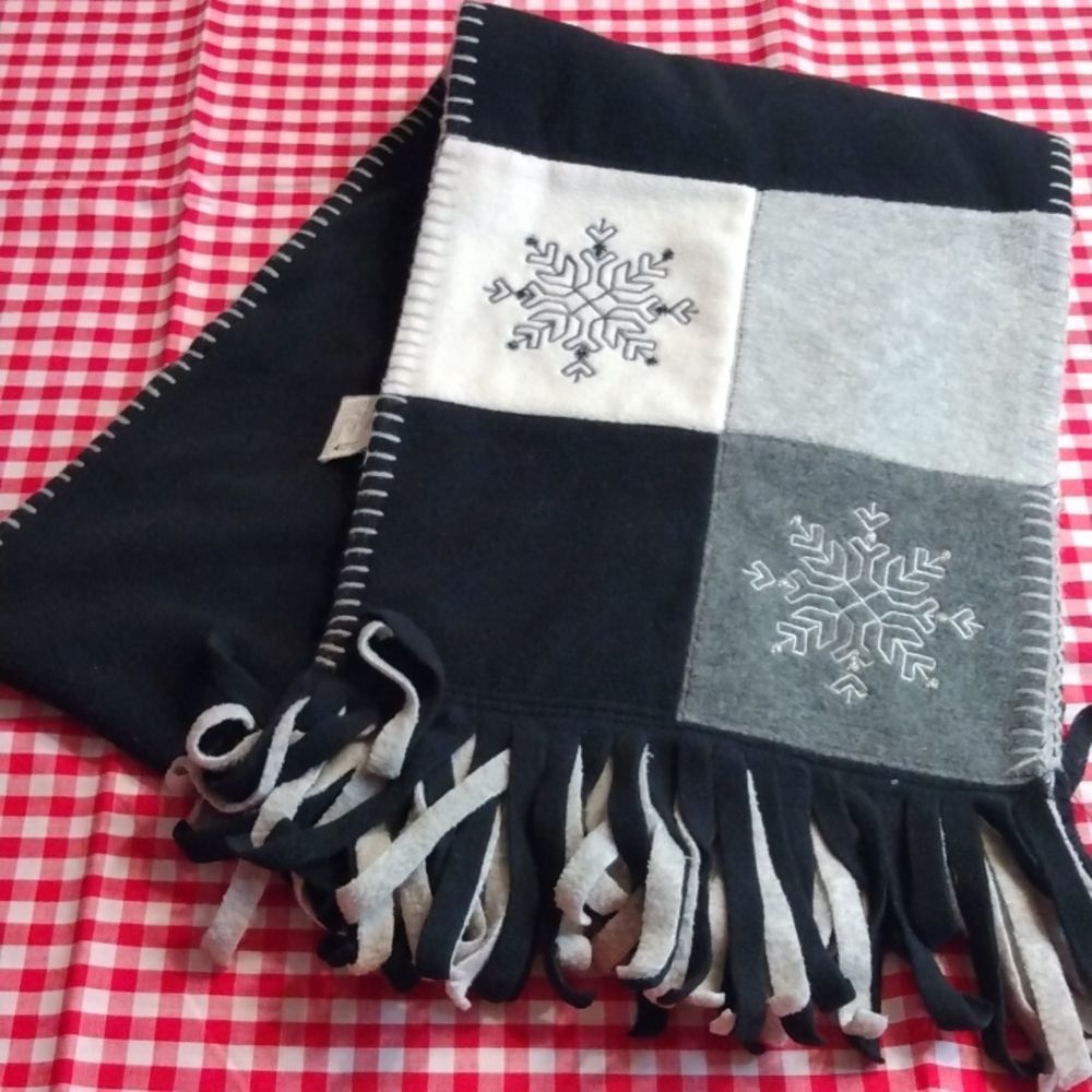 Fall Winter Women's Snowflake Scarf